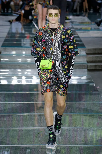 Look 28